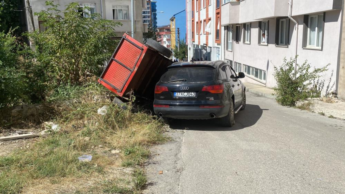 Kastamonu'da otomobil ile römorka çarpan araç, duvarı yıktı