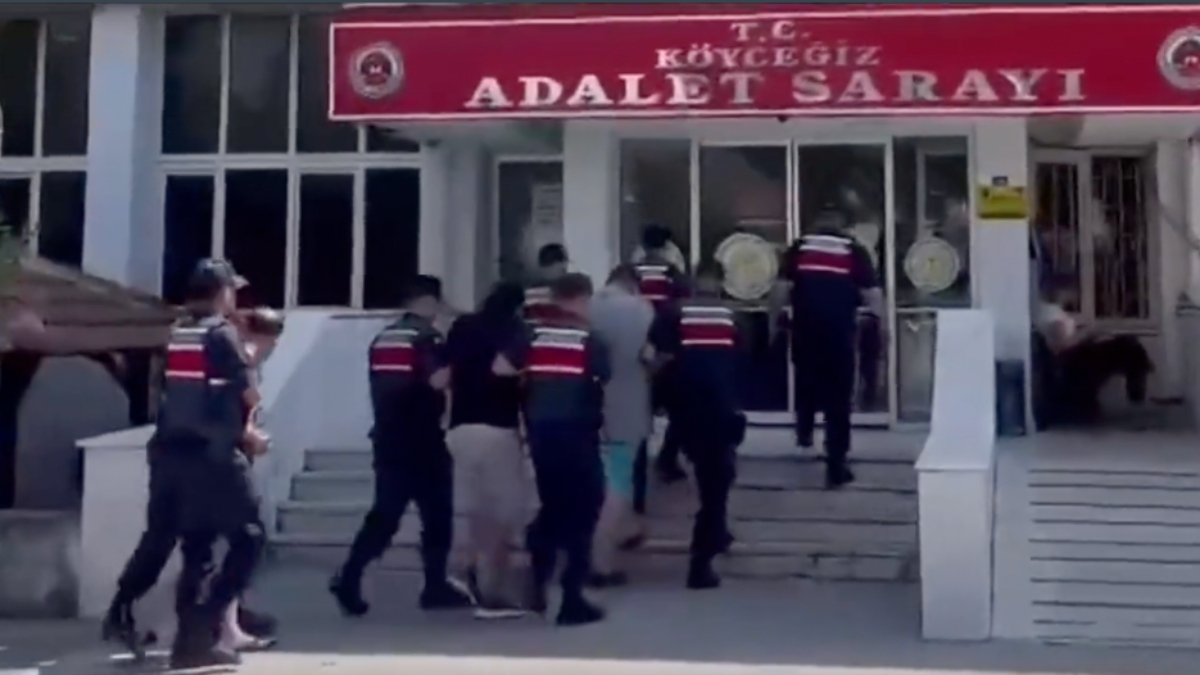 Muğla ve Çanakkale'de 19 göçmen kaçakçılığı organizatörü yakalandı