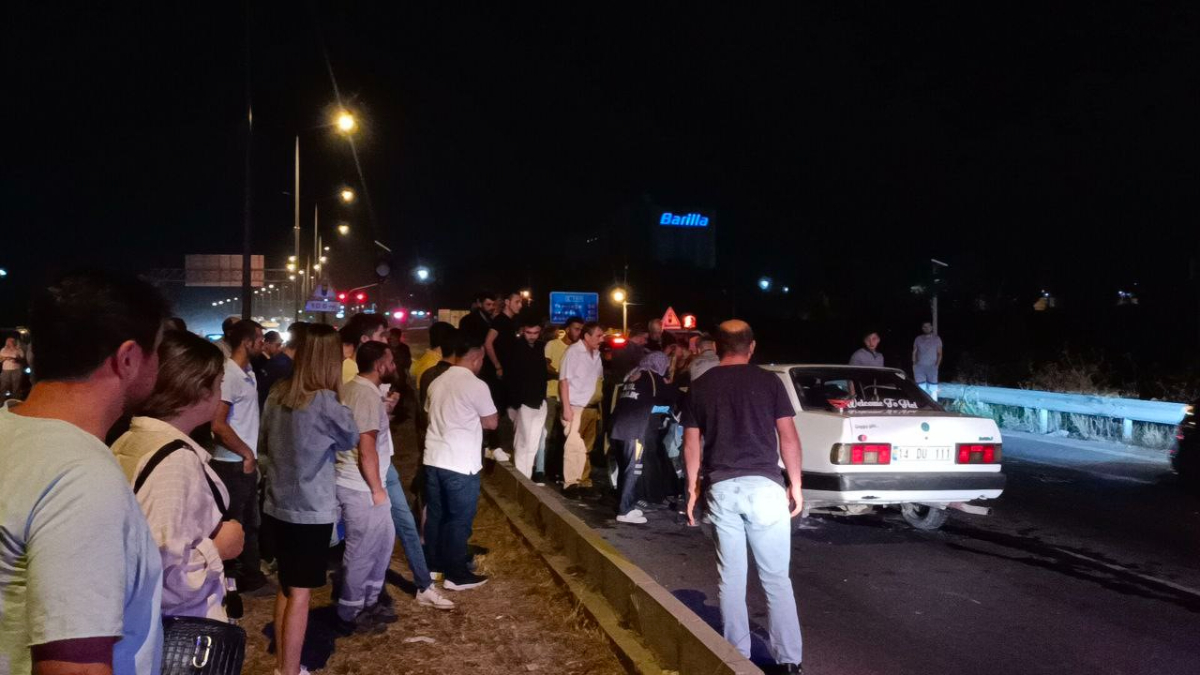 Bolu'da traktör ters yönde otomobile çarptı! 5 araç birbirine girdi