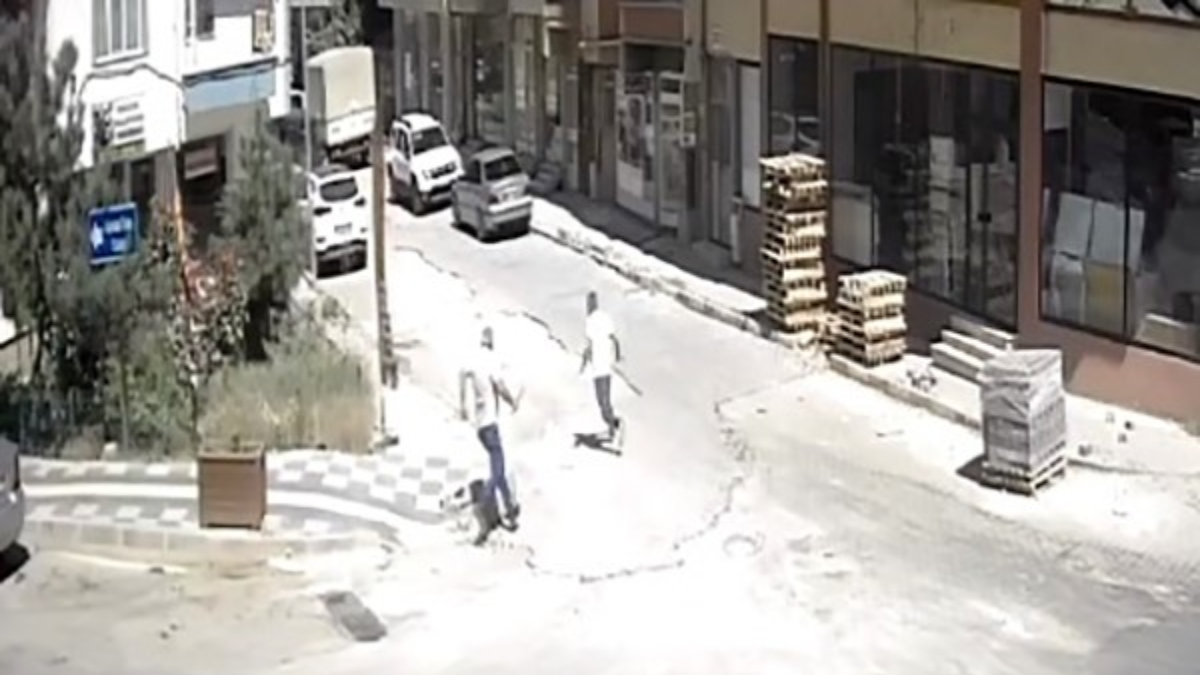 Adana'da telefonda küfürlü konuşan adamı uyaran esnaf bıçaklandı
