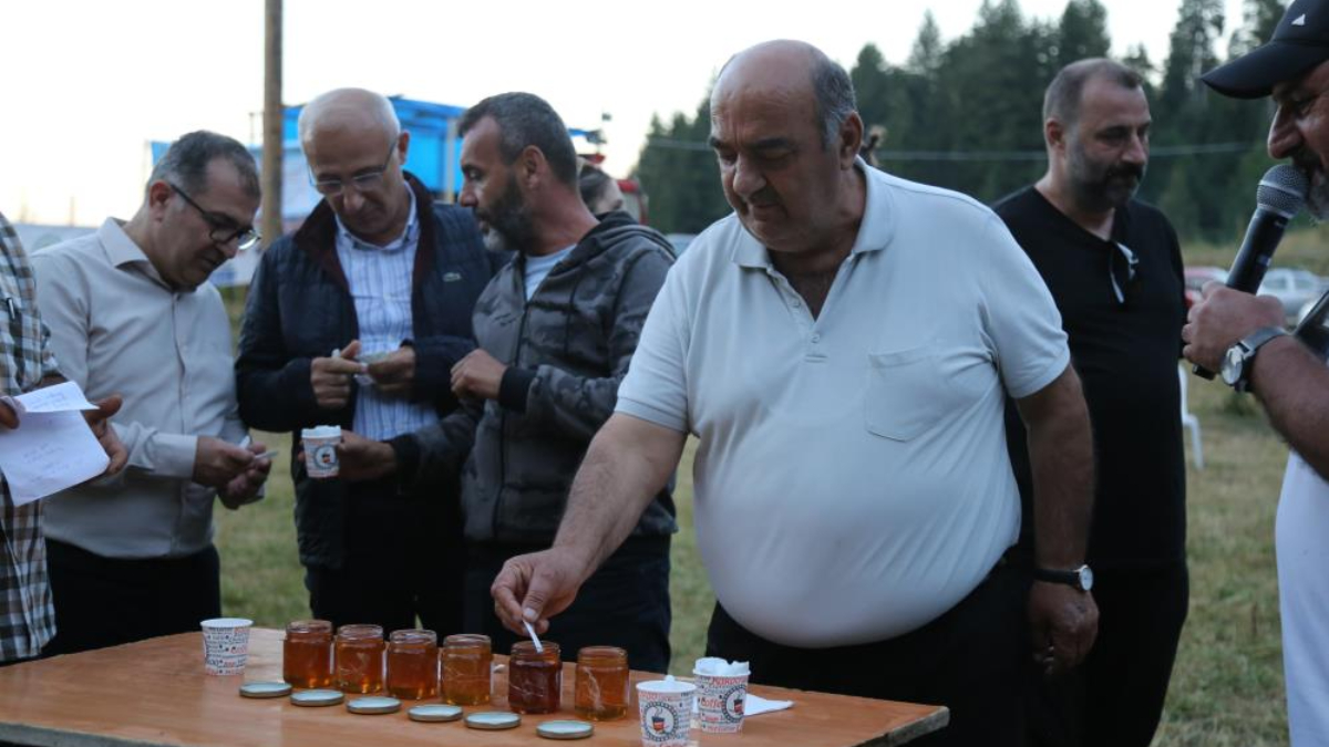 Artvin'de düzenlenen festivalde 1 kilo bal 55 bin liraya alıcı buldu