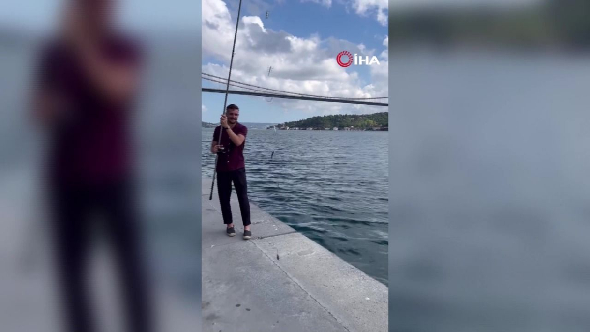 Fenerbahçe'nin yıldızı Dusan Tadic, İstanbul Boğazı'nda balık tuttu
