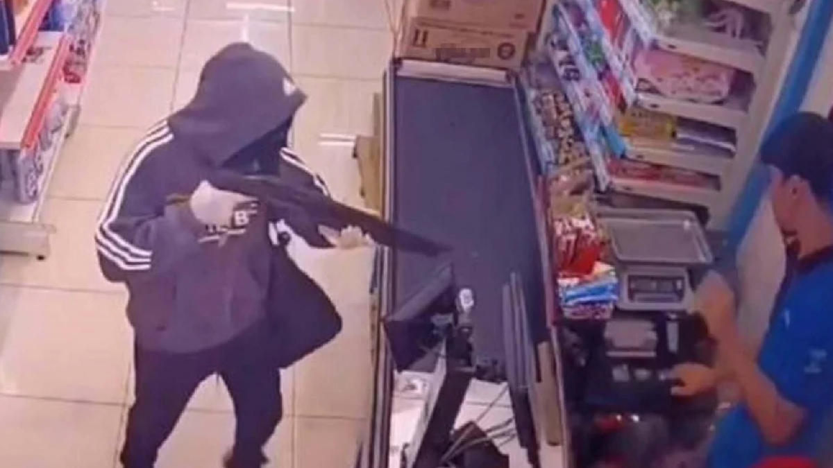 İzmir'de marketi soyup kaçarken kendini vuran hırsız tutuklandı