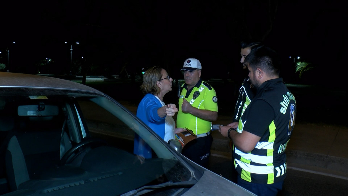 İstanbul'da emniyet kemeri takmayan kadından tehdit: Emniyet müdürünü ara...