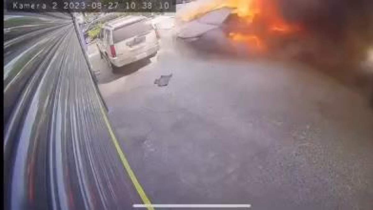 İstanbul'da 5 araç yan yana yandı