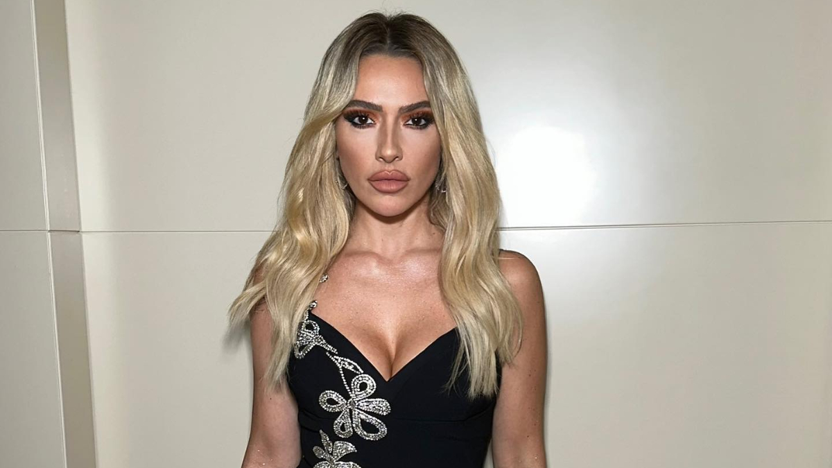 Bornozlu fotoğrafını paylaştı! Hadise'den Mehmet Dinçerler'e yeni gönderme: 'Vaktini boşa harcama'