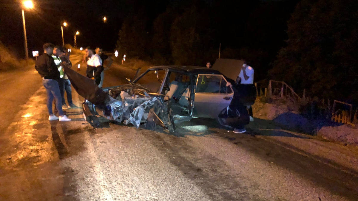 Çankırı'da iki otomobil kafa kafaya çarpıştı: 7 yaralı