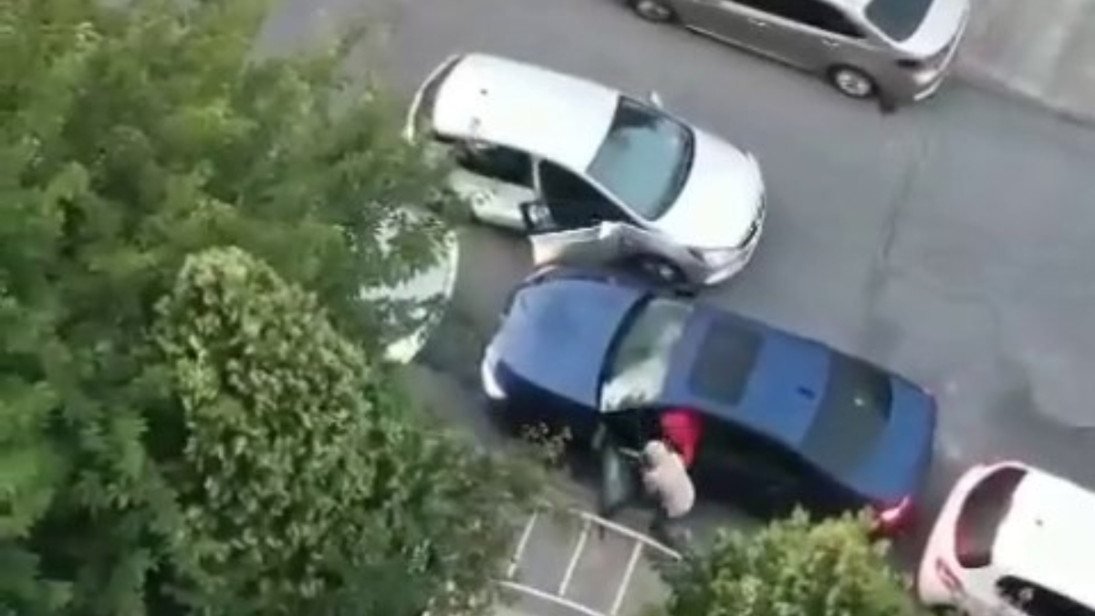 İstanbul'da gündüz vakti hayalet ekran hırsızlığı kamerada