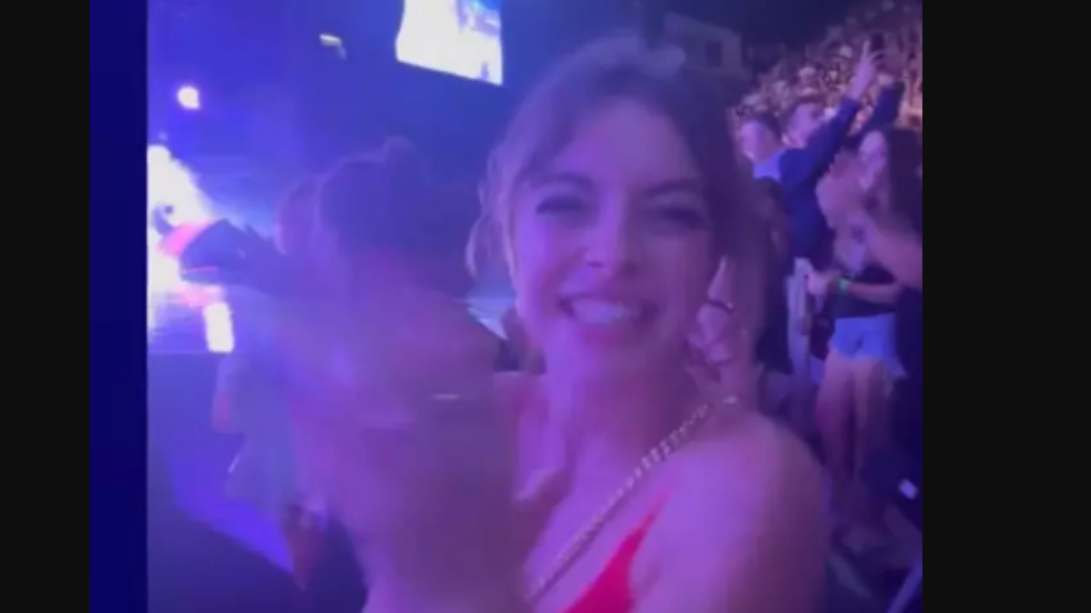 Melis Sezen, Kenan Doğulu konserinde dans etti