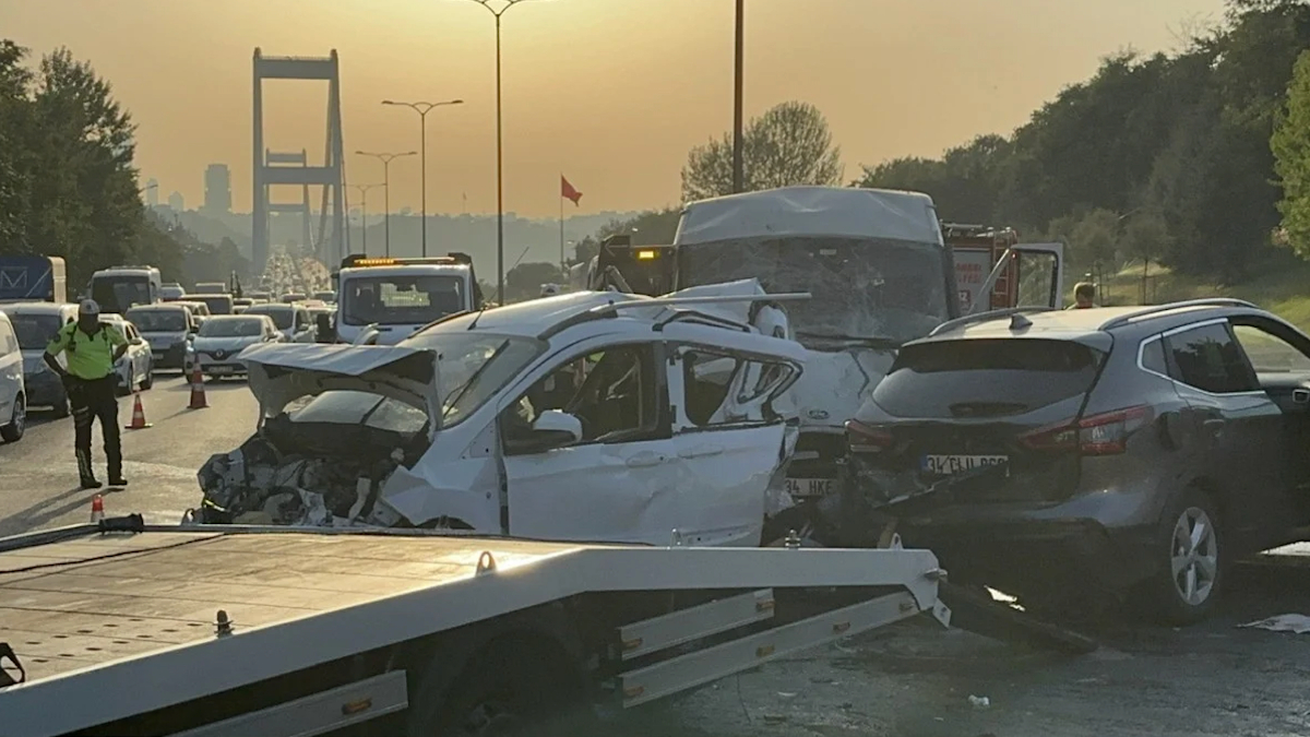 İstanbul FSM Köprüsü'nde zincirleme kaza: 2'si ağır 5 kişi yaralandı