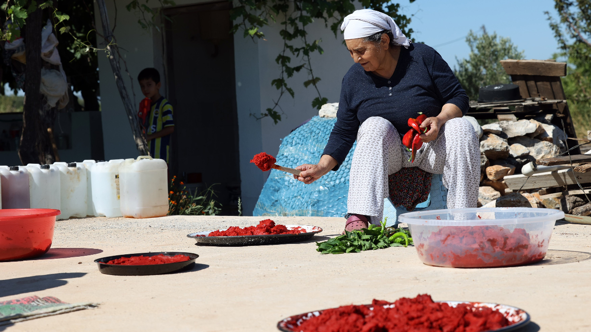 Muğlalı kadınların organik salça yapım telaşı başladı
