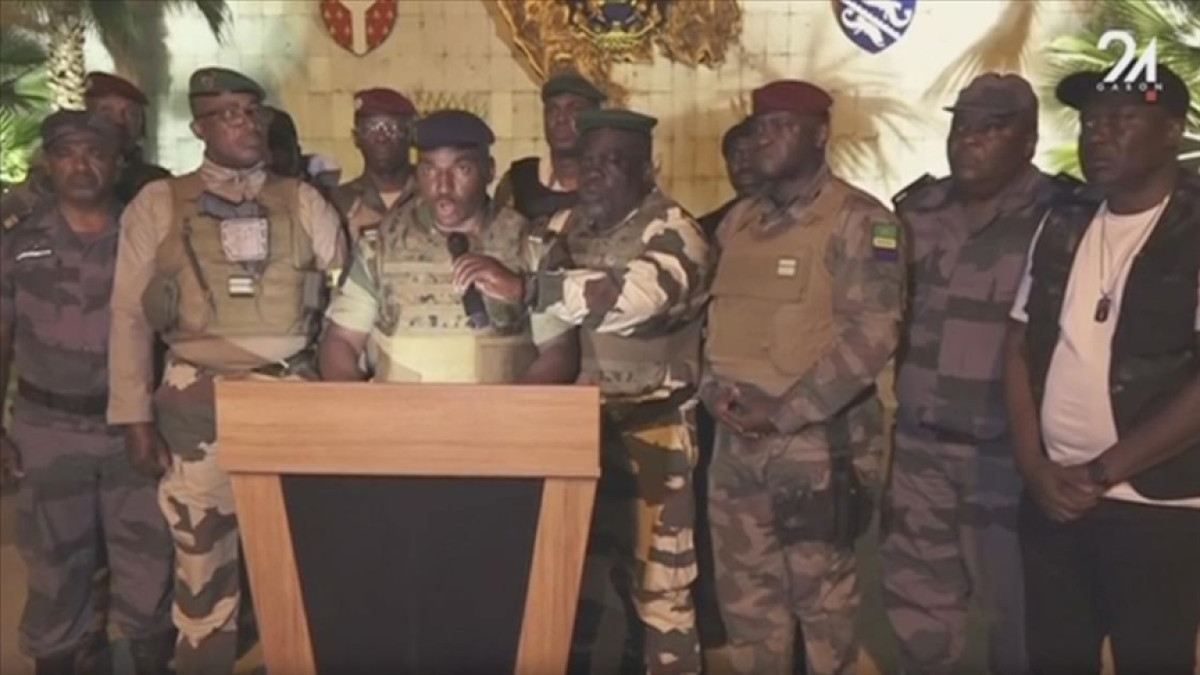 Afrika Birliği, Gabon'un üyeliğini askıya aldı