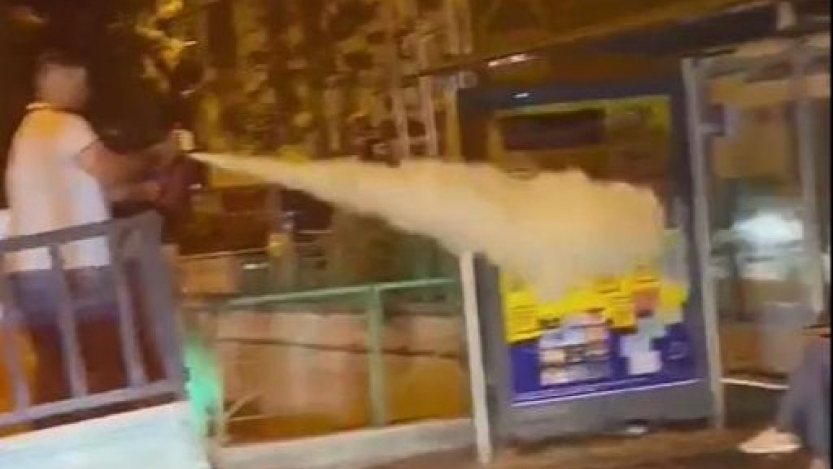 Bursa'da duraktaki kişiye yangın söndürme tüpü sıkan 7 kişi adliyeye sevk edildi