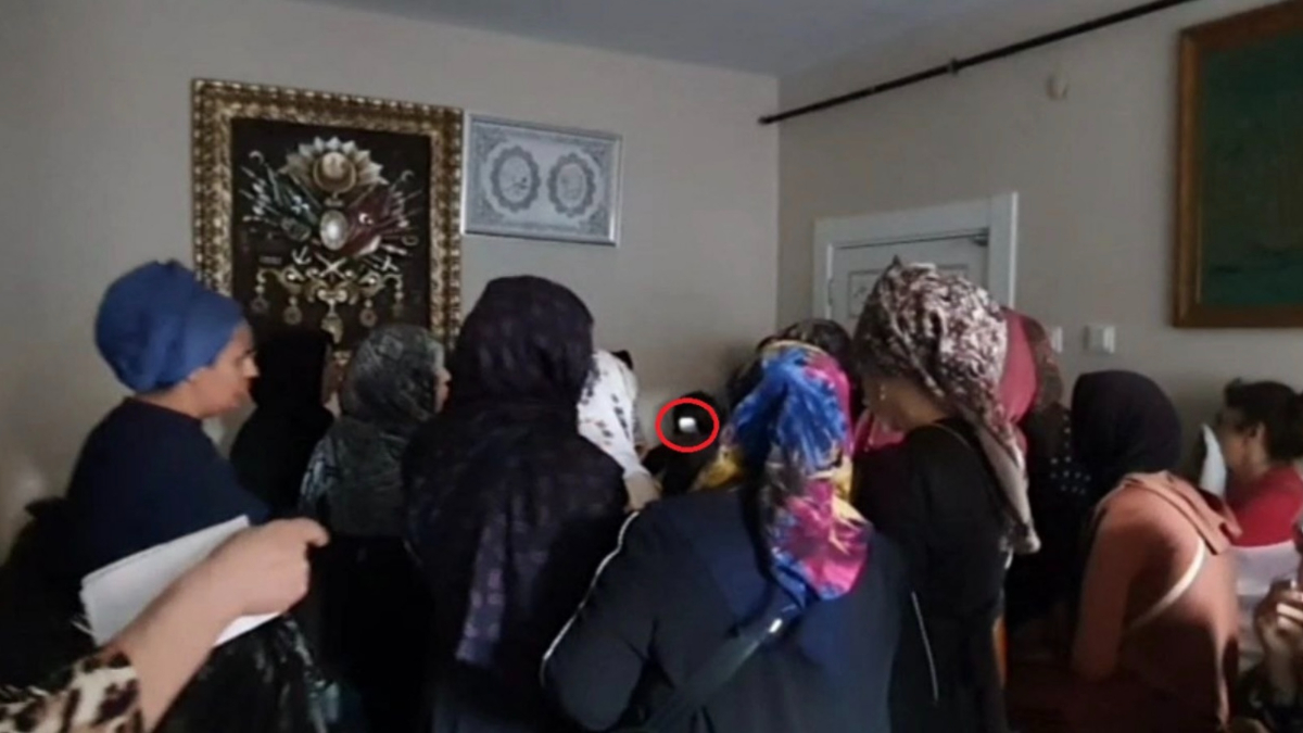 Diyarbakır'da para karşılığı muska yazıyor, dua ediyor: Yeşil fiş 500, beyaz fiş 250 TL