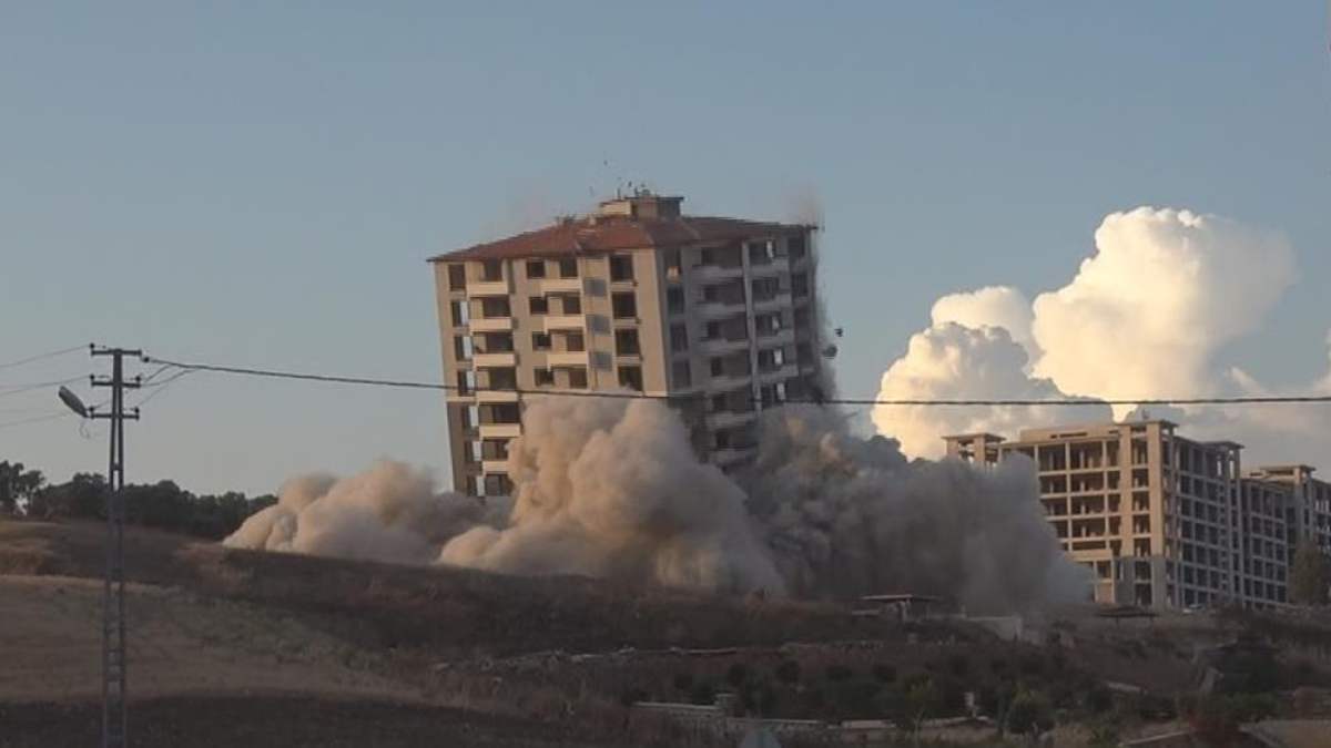 Hatay'da depremin vurduğu 15 katlı binadan geriye borçlar kaldı