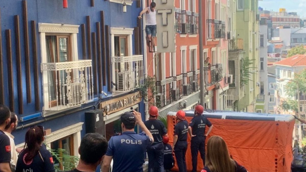 İstanbul'da şaşırtan olay: Telefondan tehdit edilince korkup cama çıktı