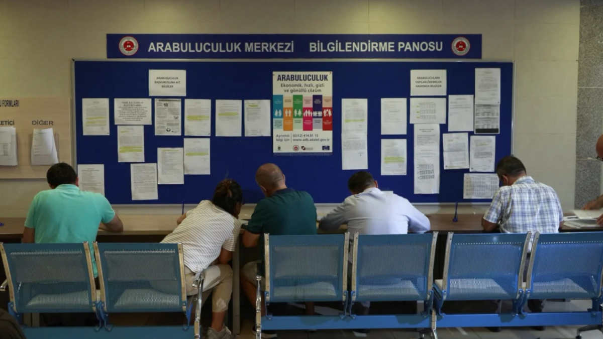 Zorunlu arabuluculuk dönemi başladı! Kiracı ve ev sahipleri bürolara akın etti