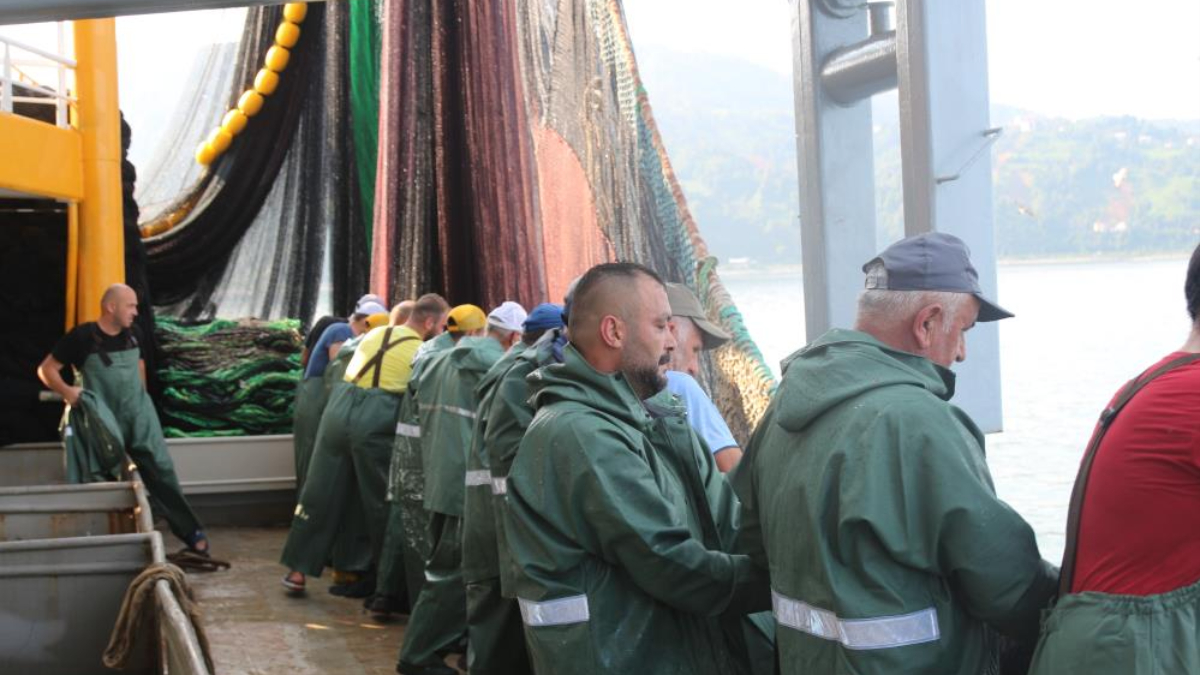 Rizeli balıkçılar Vira Bismillah diyerek denize açıldı