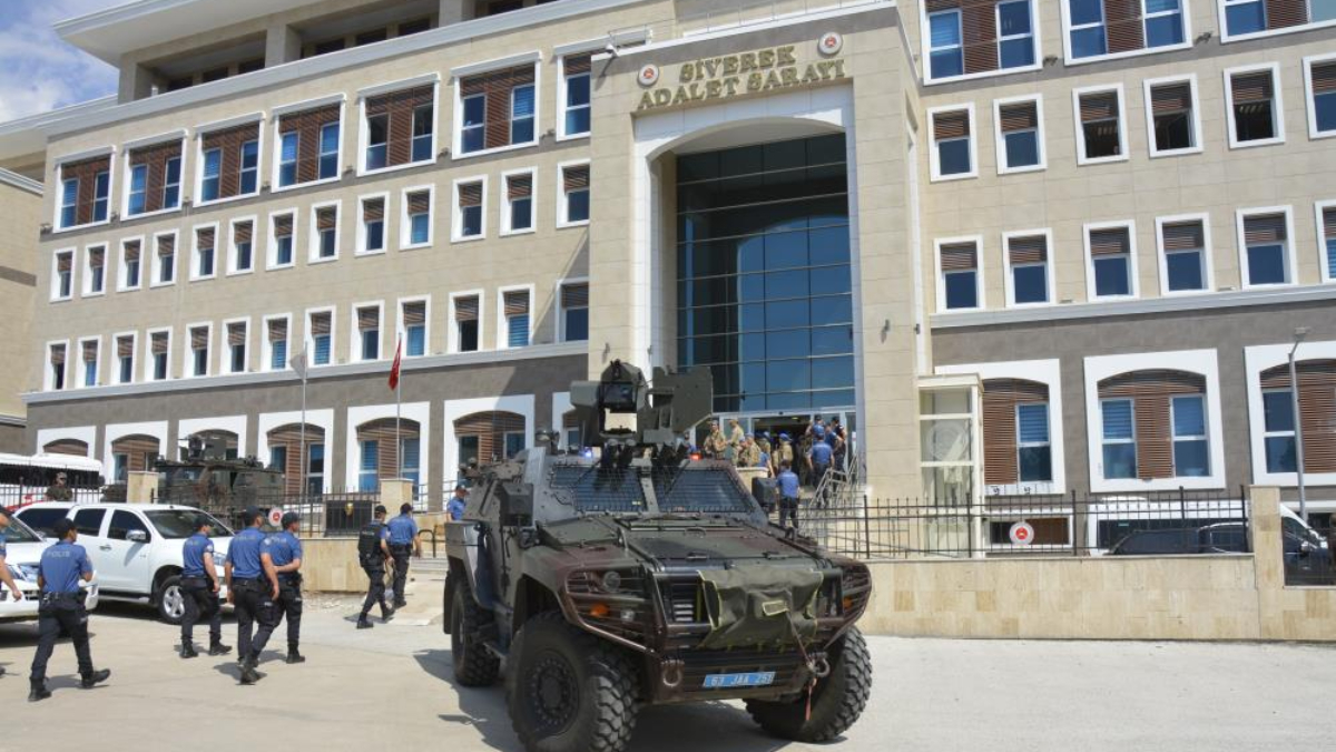Şanlıurfa'da komşusunu tehdit eden kadının evinden el bombası çıktı