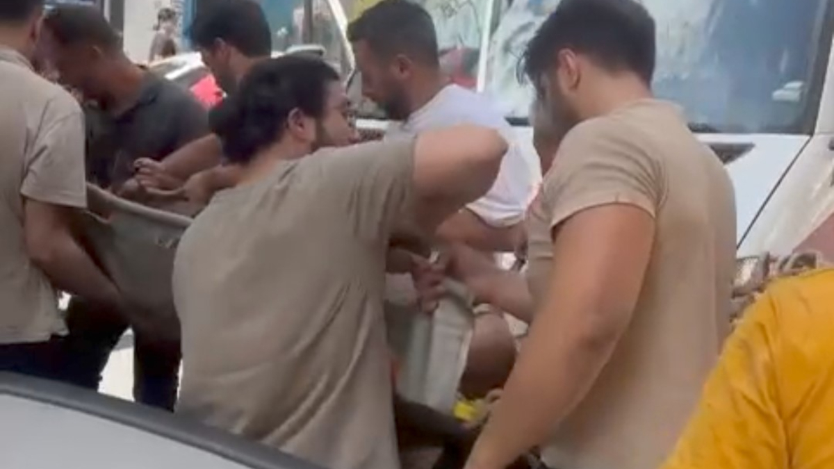 Beyoğlu'nda klima takan işçi bina boşluğuna düştü