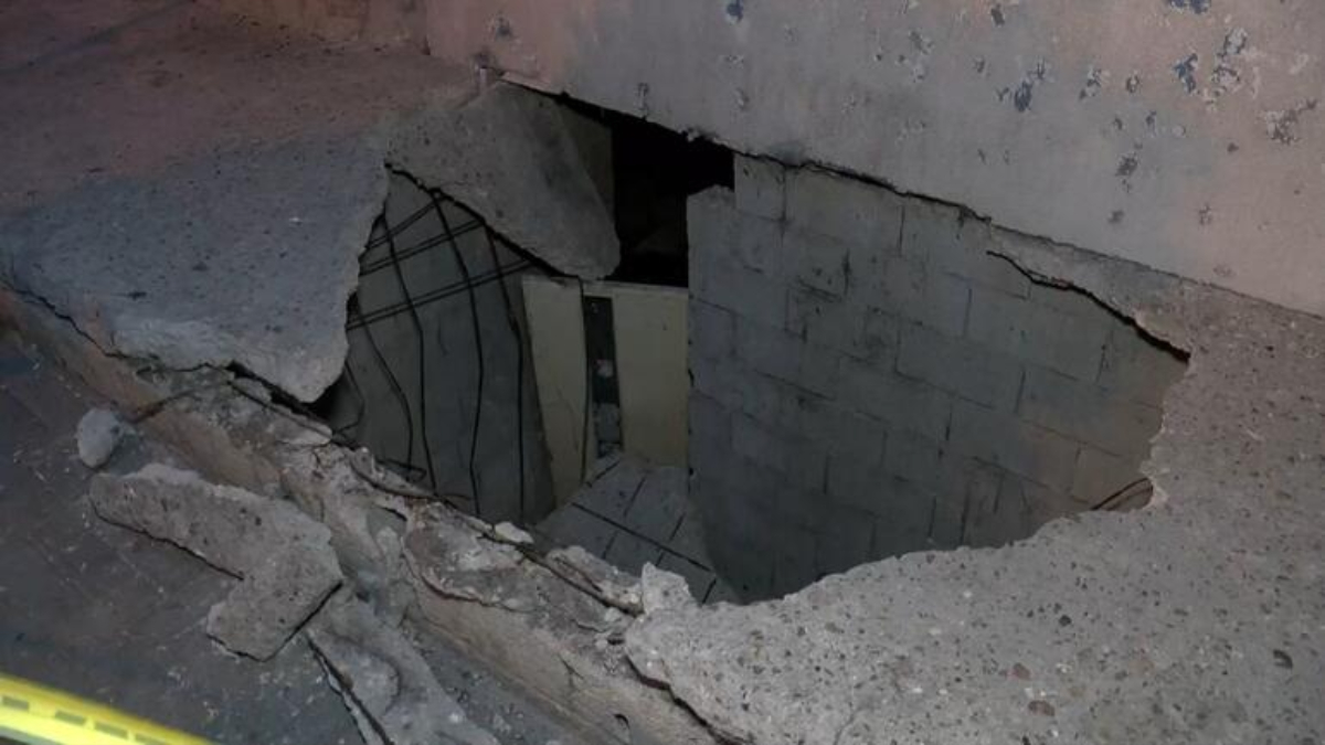 İstanbul'da beton çöktü! Oluşan çukura düşen 2 kişi yaralandı