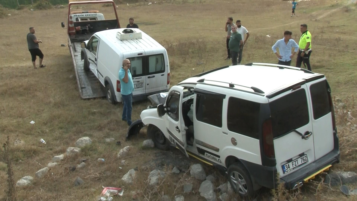 İstanbul'da çocuk sürücü polisin dur ihtarına uymadı: Kaçarken çayırlık alana uçtu