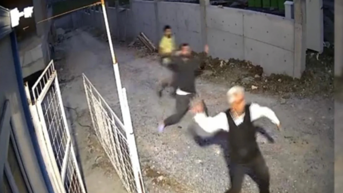 İstanbul'da şantiyeye giren hırsız taş ve kalasla kovaladı