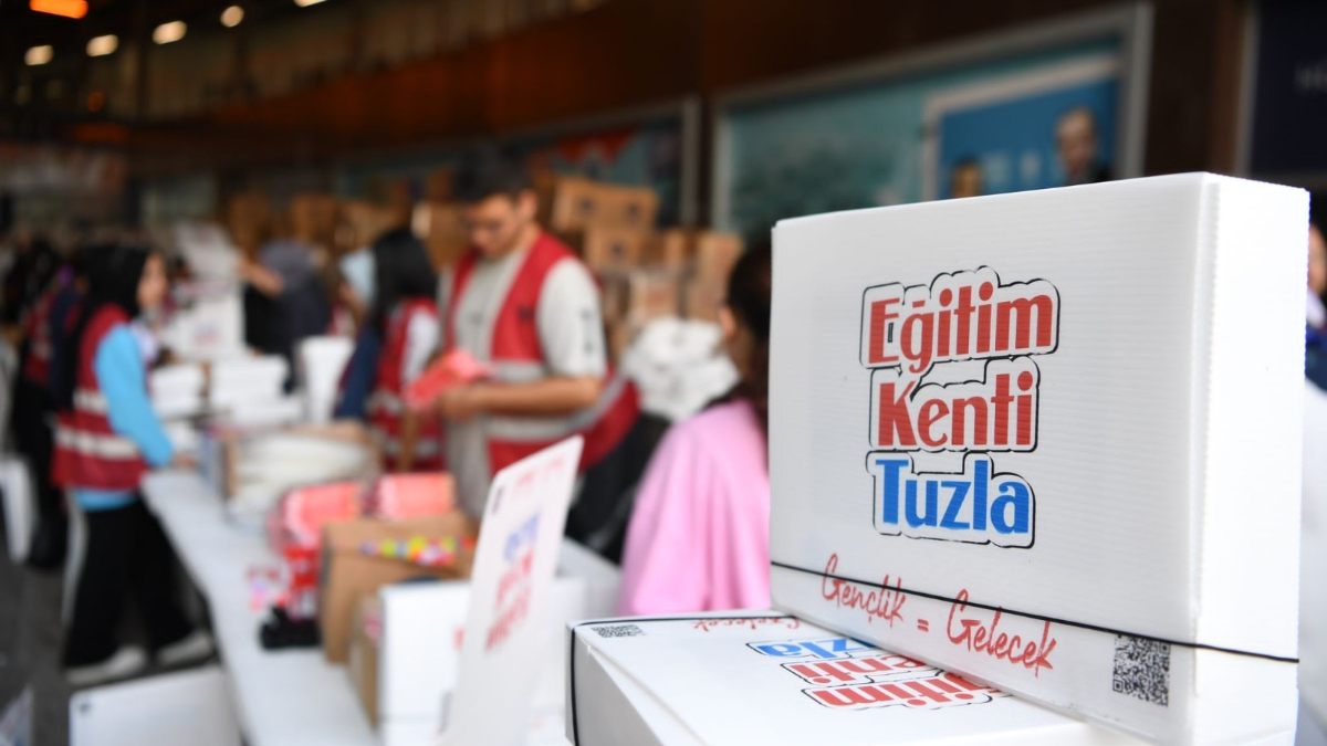 Tuzla Belediyesi'nden 50 bin öğrenciye kırtasiye desteği