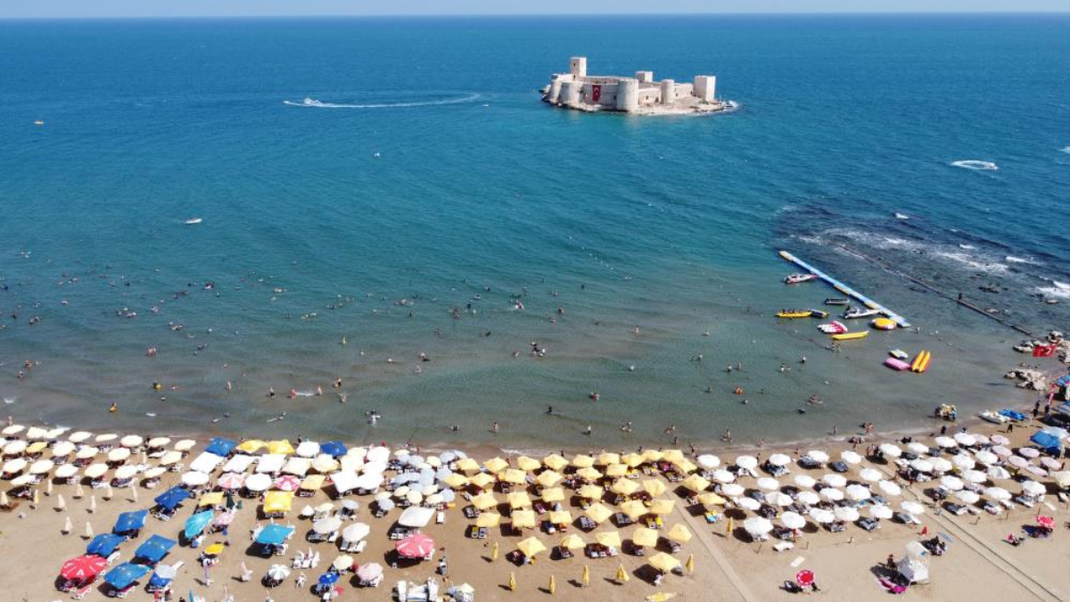 Mersin'de okulların açılmasına günler kala tatilci yoğunluğu