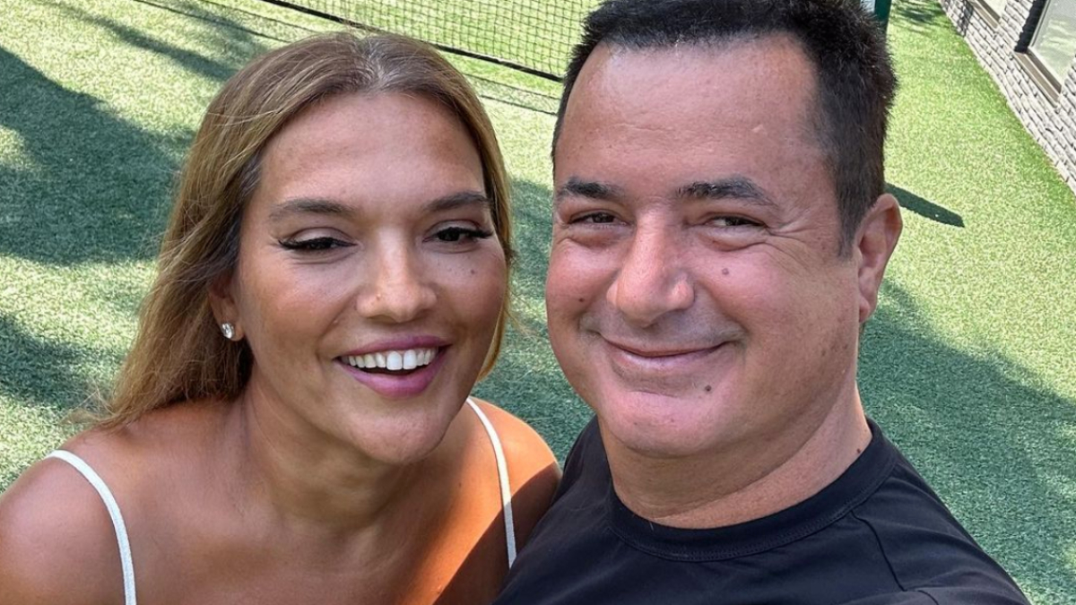 Demet Akalın, A Milli Kadın Voleybol Takımı'nın tarifeli uçakla gelmesine isyan etti