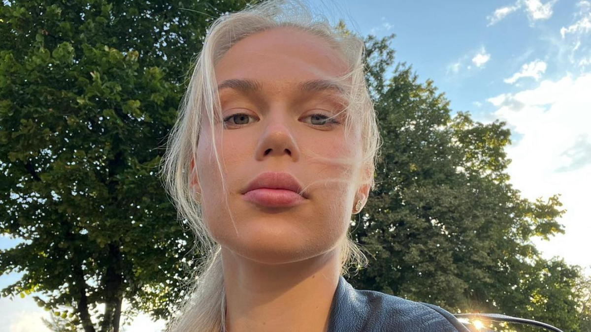 Fenerbahçeli Rus voleybolcu Arina Fedorovtseva siyah minisiyle boy gösterdi! "Afet misin"