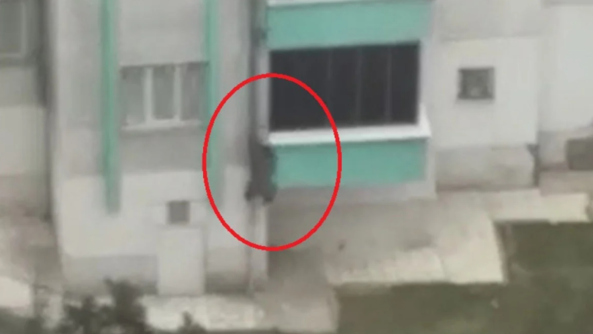 Kayseri'de polisten kaçan zanlı evinin tahliye borusunda yakalandı