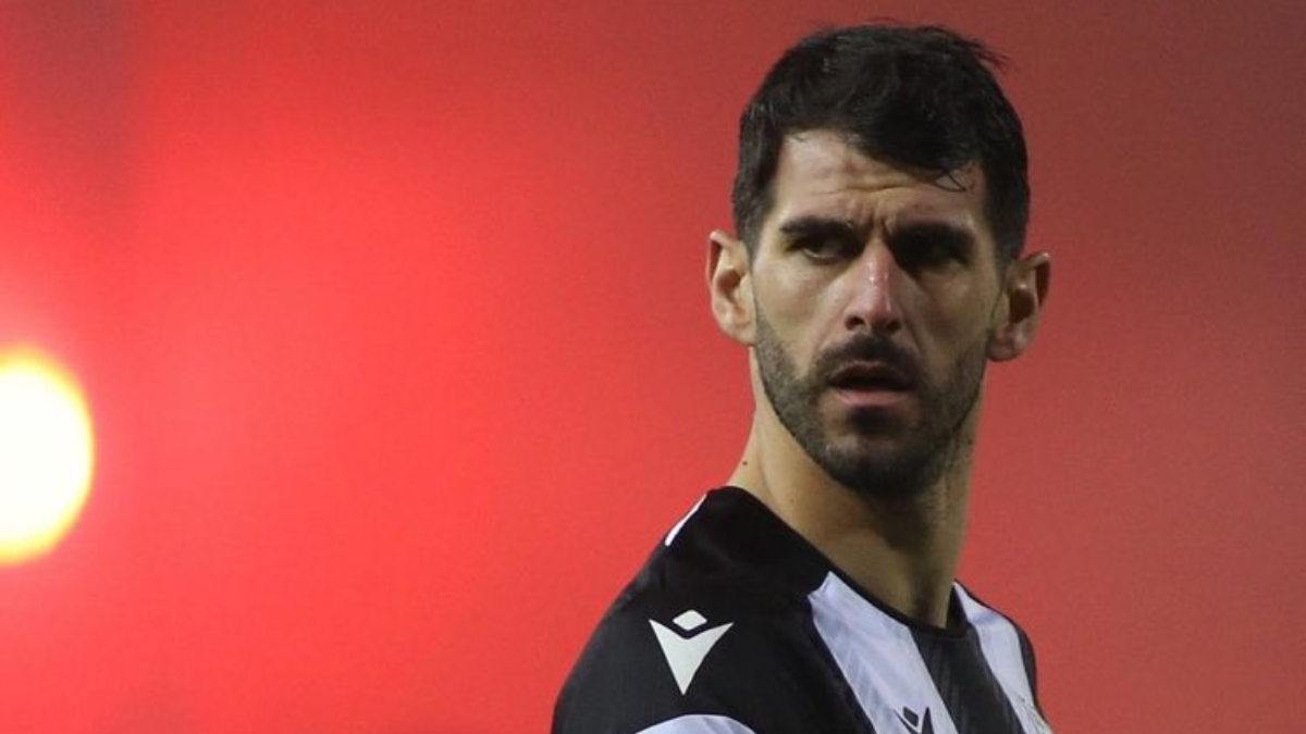 Konyaspor, Nelson Oliveira ile sözleşme imzaladı