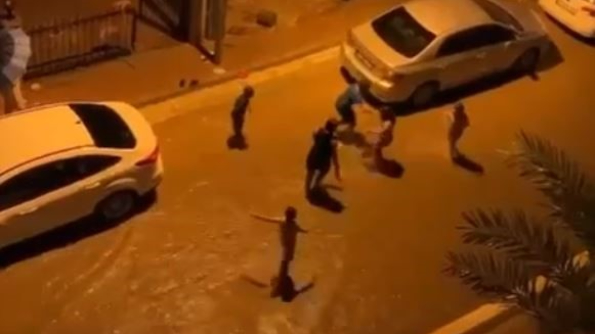 Sağanak yağmur Antalyalılar için eğlenceye dönüştü