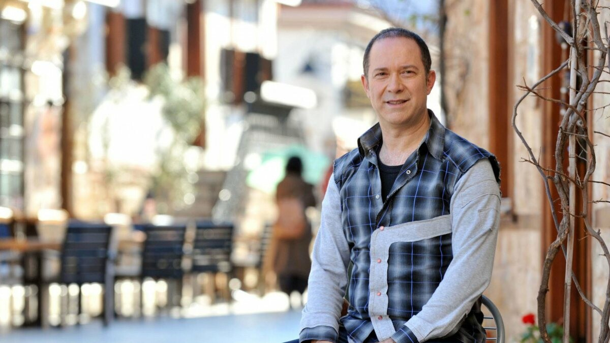 Sümer Ezgü ile ailesi Antalya'da kaza geçirdi