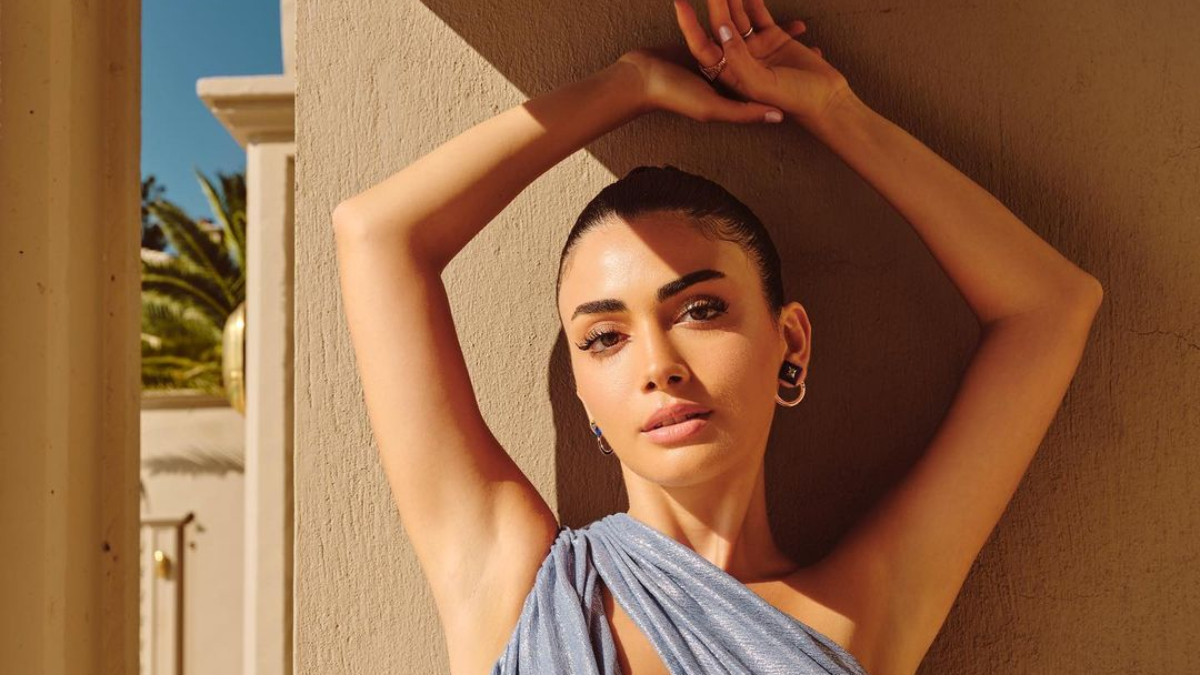 Teknede güneşle yıkandı! Özge Yağız'ın cesur pozları..."Yaz ateşi bastı"