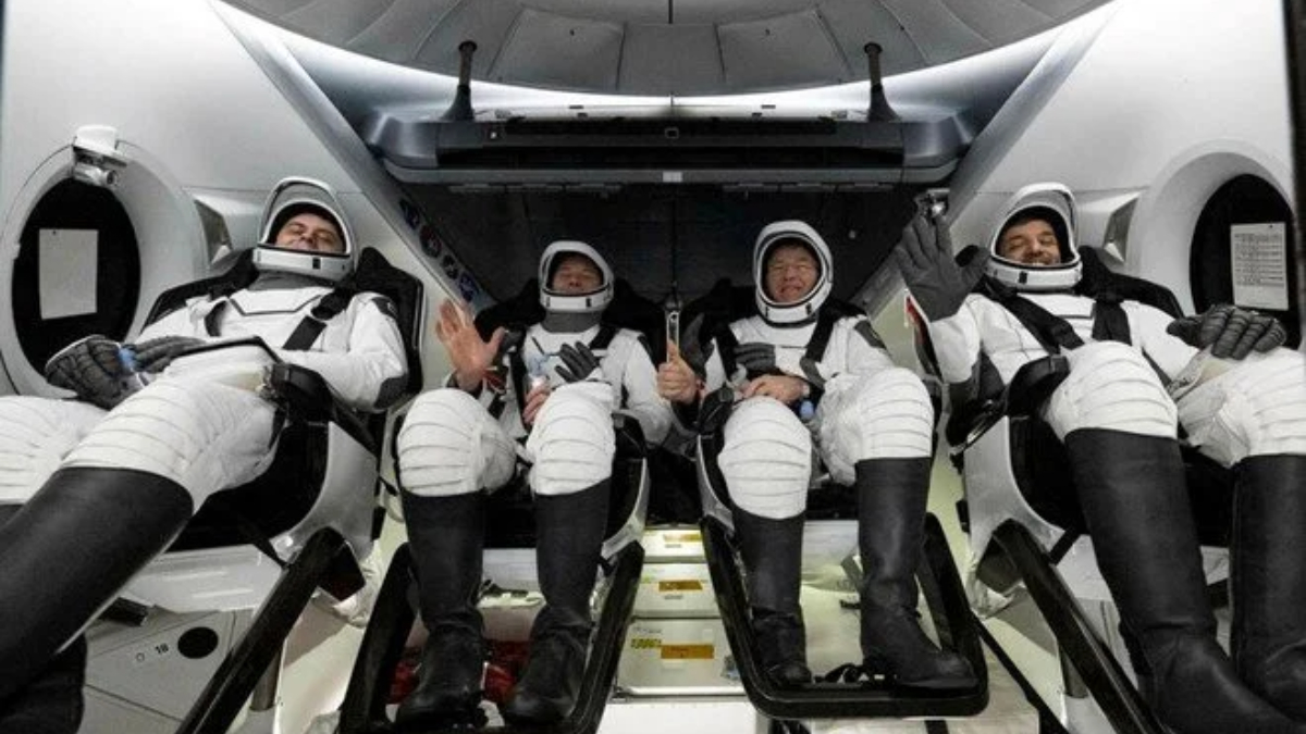 Uluslararası Uzay İstasyonu'ndaki 4 astronot Dünya'ya indi