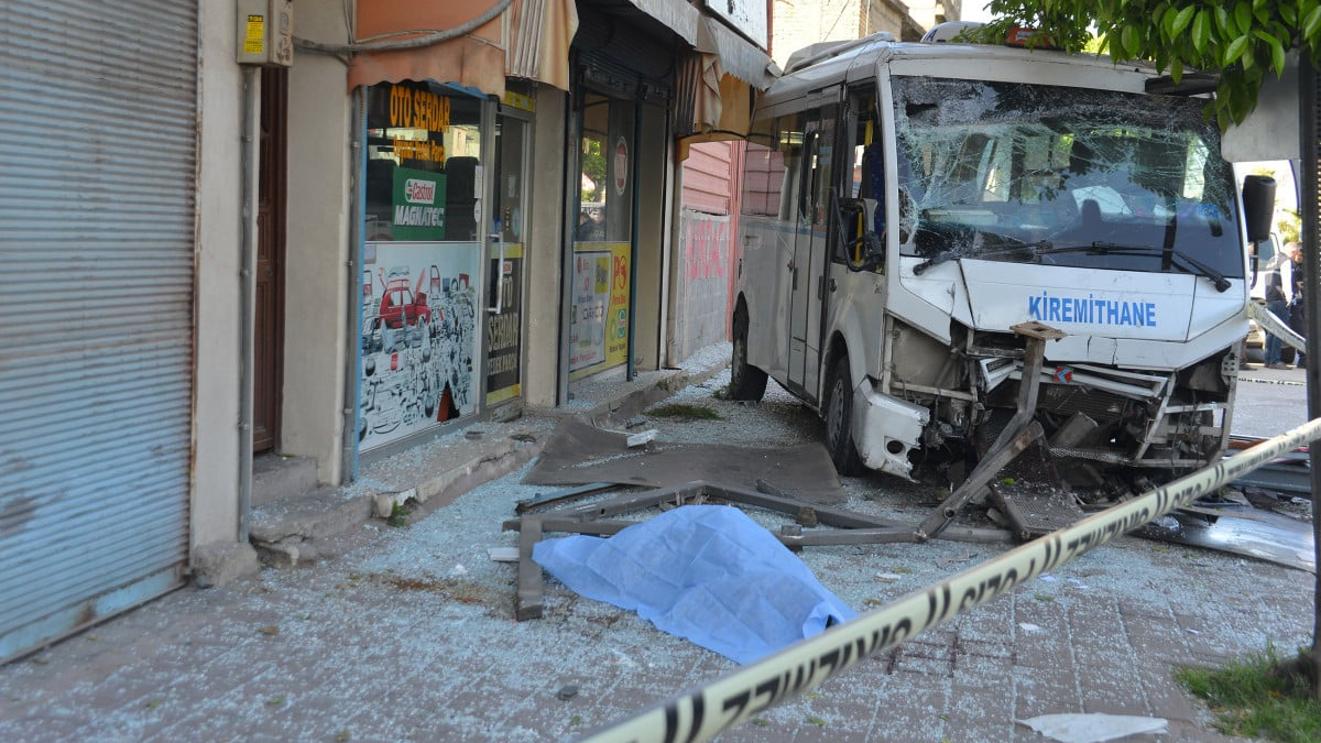 Adana'da duraktaki 2 kişinin ölümüne sebep oldu! Uyuştrucu etkisinde olduğu belirlendi