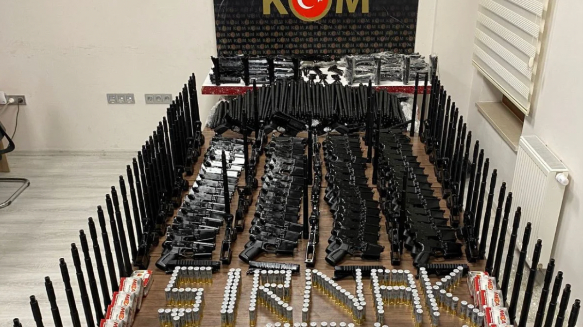 Şırnak'ta kaçakçılık operasyonu: 1388 silah namlusu ele geçirildi