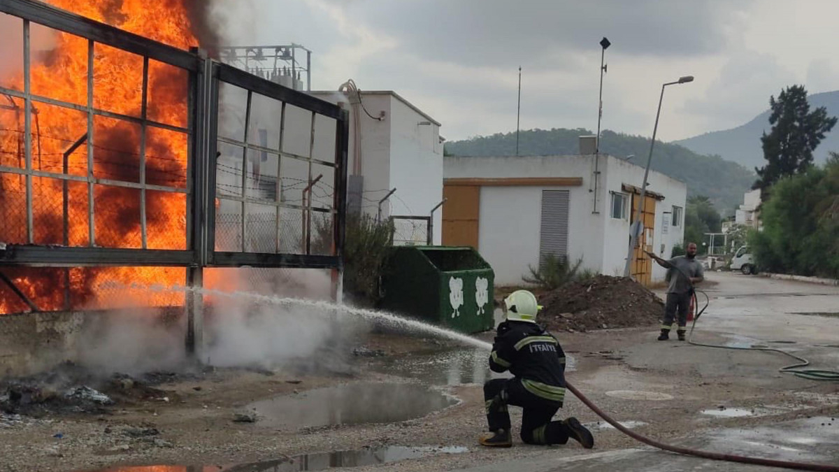 Bodrum'a sağanak sonrası yıldırım düştü: Yangınlar art arda geldi