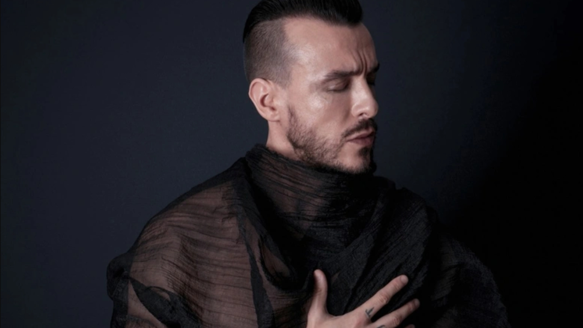 Cem Adrian'dan konserde hayranlarına sitem: 'Burası çiftleşme yeri değil'