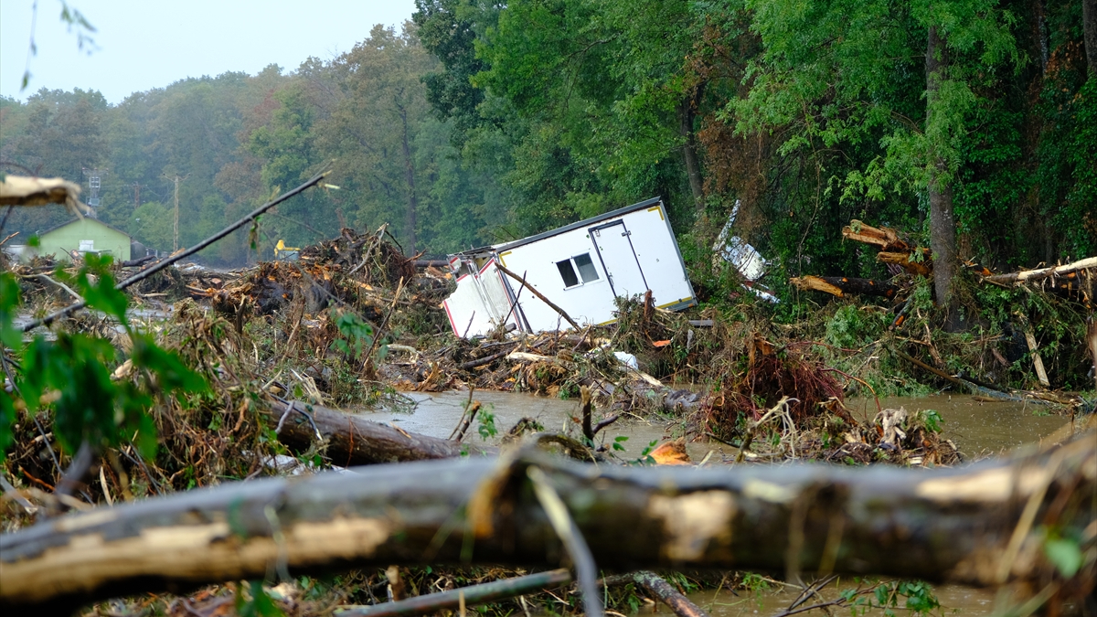 Kırklareli'nde şiddetli sağanak taşkına yol açtı