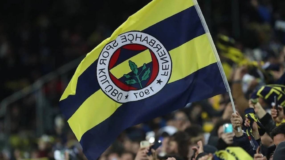 Fenerbahçe'nin efsanesi en büyük rakibine gidiyor! Valizleri topladı: "Beni alın"