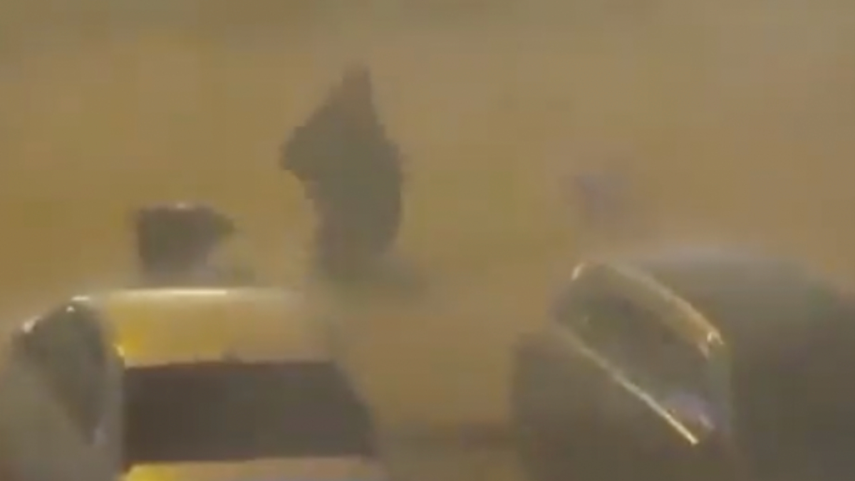 İstanbul'daki selde sulara kapılan çocuk çevredekilerin yardımıyla kurtarıldı