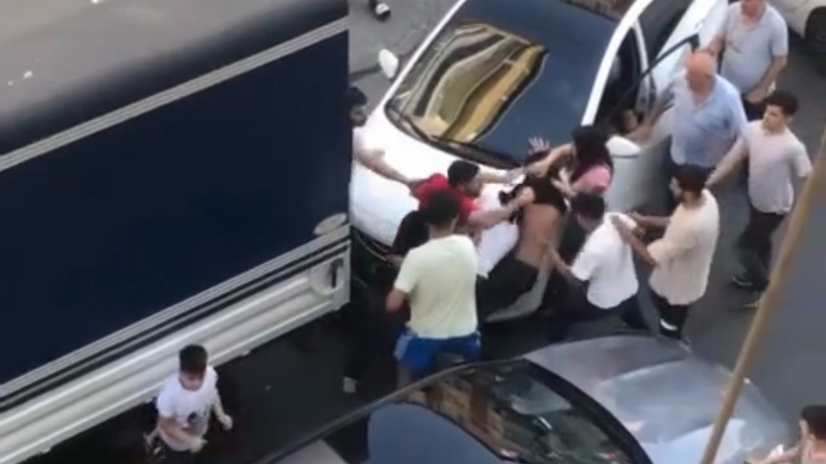 İstanbul sokakları karıştı: Fatih'te yol verme kavgası kamerada