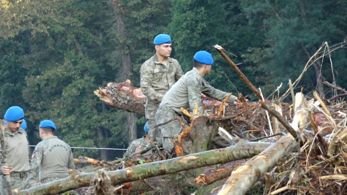 Kırklareli sele teslim oldu! 3 gündür bulunamayan vatandaş için Mehmetçik seferber oldu