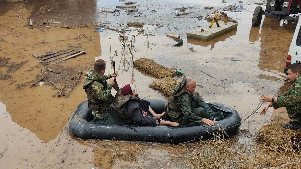 Yunanistan'da sel felaketi: Yunan askeri sahaya çıktı