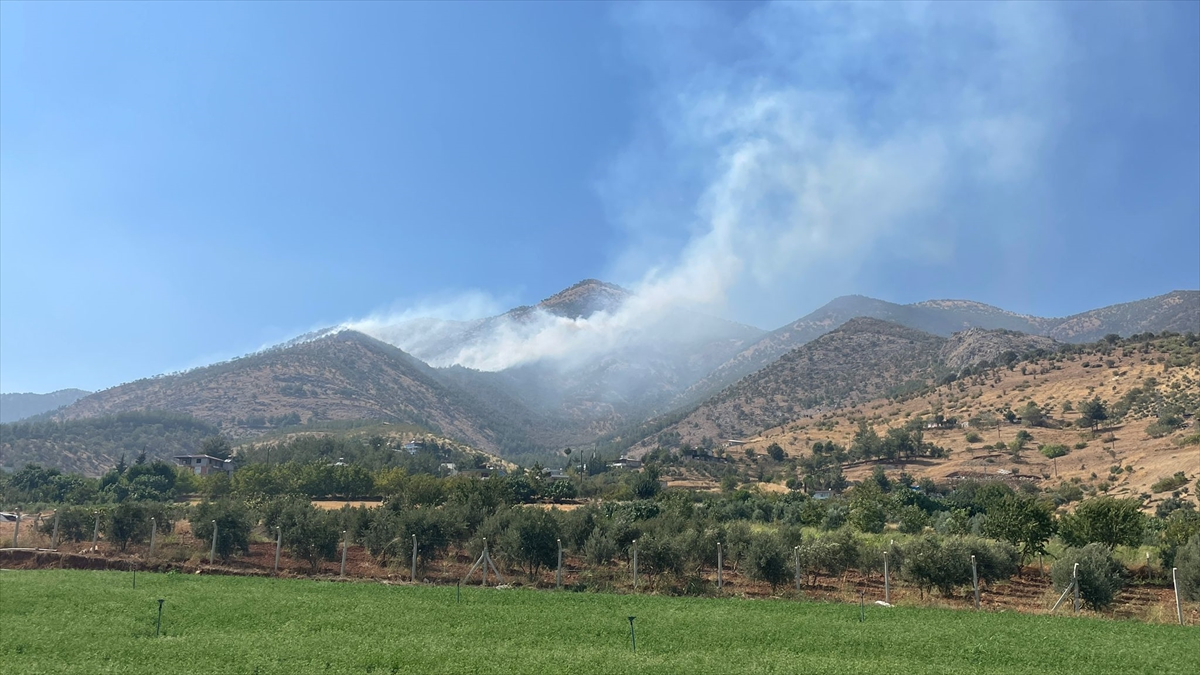 Depremin merkezi Kahramanmaraş'ta dumanlar yükseldi! Havadan ve karadan müdahale ediliyor