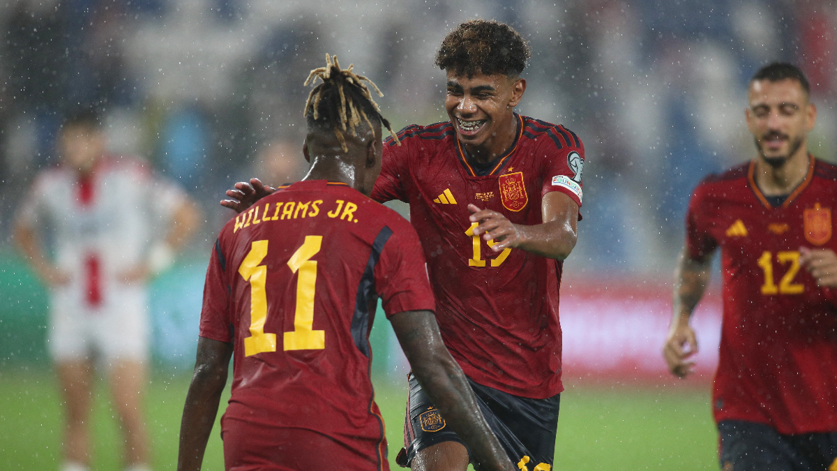 Yamal tarihe geçti, İspanya Gürcistan'a fark attı