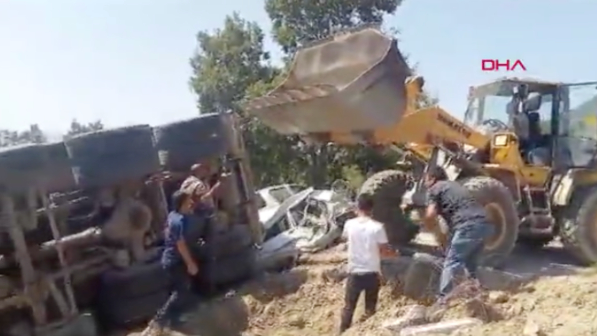 Kahramanmaraş'ta feci kaza! Freni patlayan kamyon kalabalığa daldı